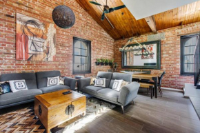 Ultra-chic Top Floor New York Style Loft Apartment